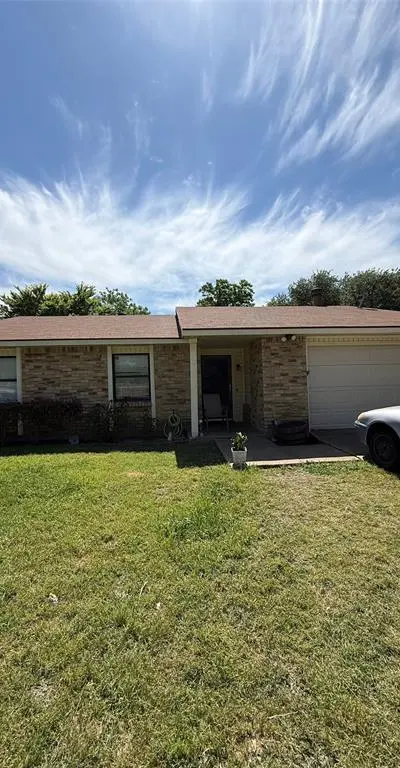 5725 Maiden Lane, Fort Worth TX 76131