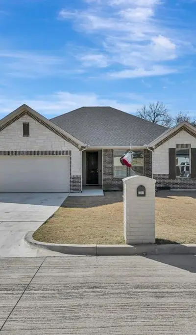 2202 Briarwood Drive, Bridgeport TX 76426