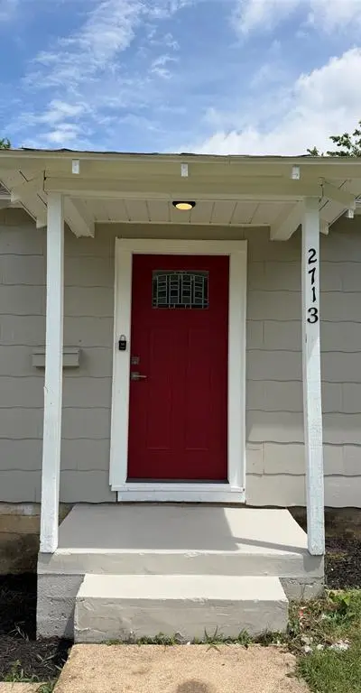 2713 Hanger Avenue, Fort Worth TX 76105 - Photo 2
