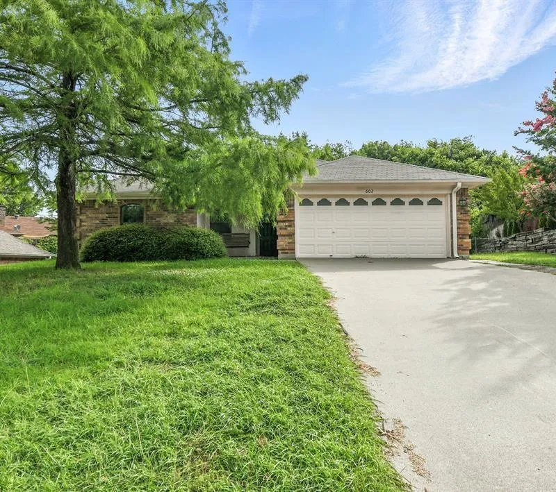 602 Valleyridge Court, Decatur TX 76234