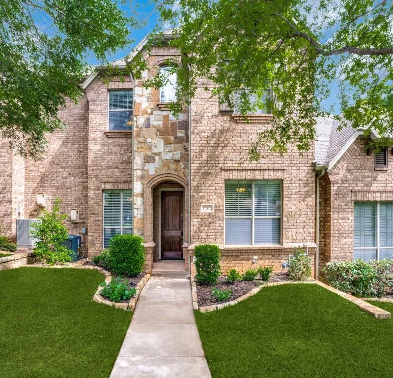 1402 Hampton Road, Grapevine TX 76051