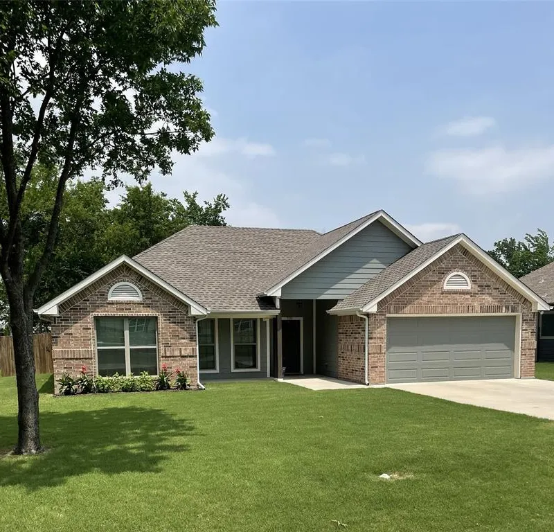700 E Walcott Street, Pilot Point TX 76258