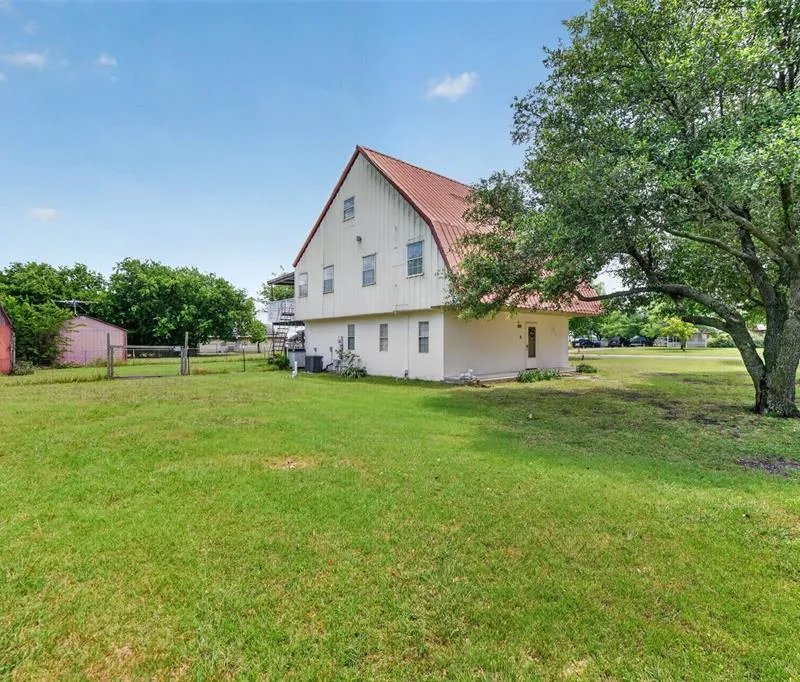104 Bow Creek Circle, Red Oak TX 75154
