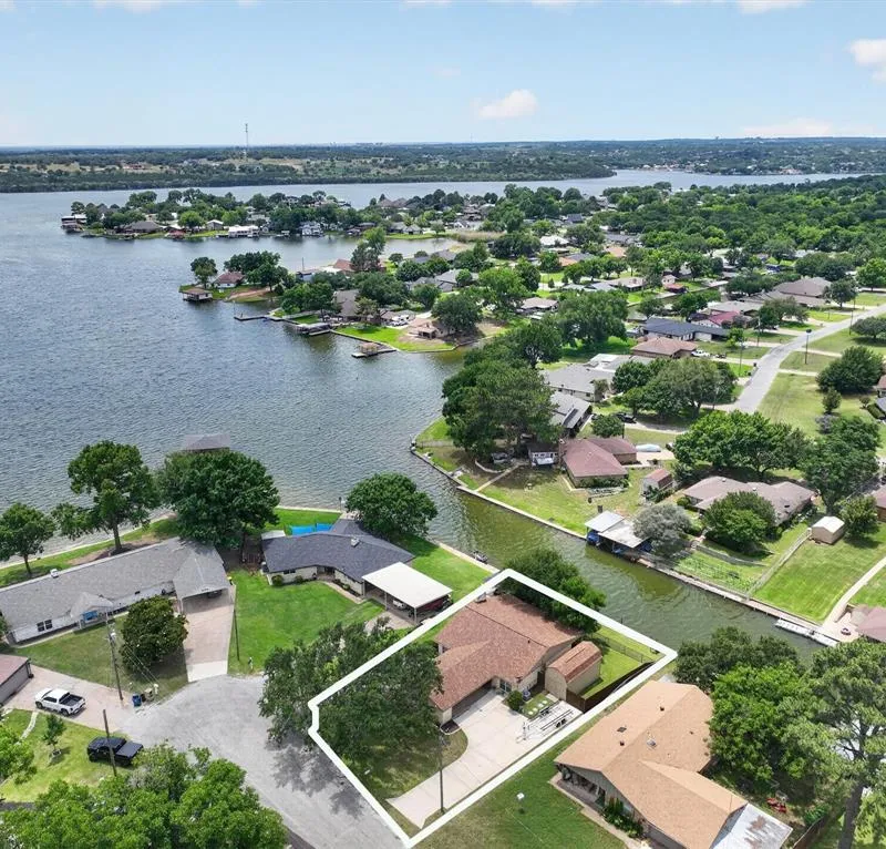 4204 Chaparral Court, Granbury TX 76049