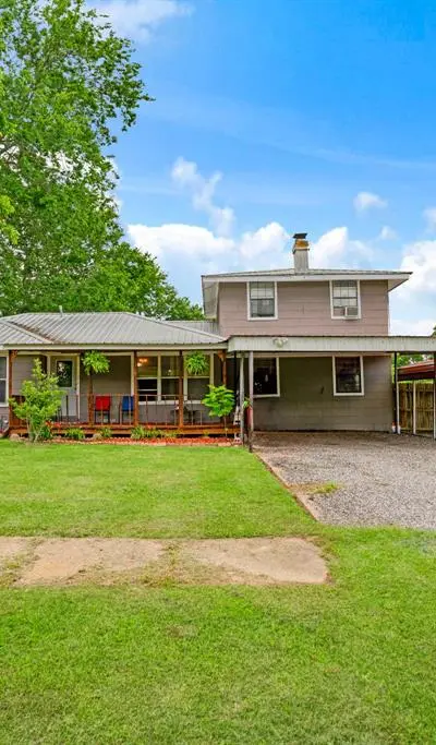 330 Young Street, Blossom TX 75416
