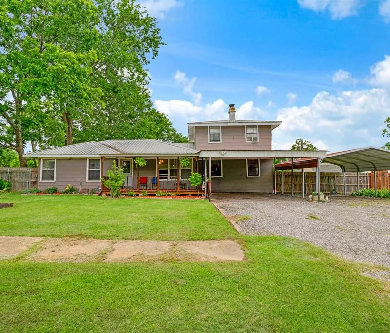 330 Young Street, Blossom TX 75416