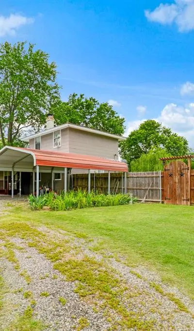 330 Young Street, Blossom TX 75416 - Photo 3