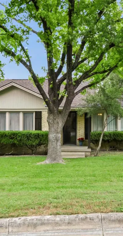 2200 Skyline Drive, Fort Worth TX 76114