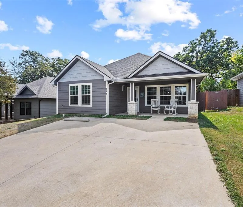 608 E Shepherd Street, Denison TX 75021