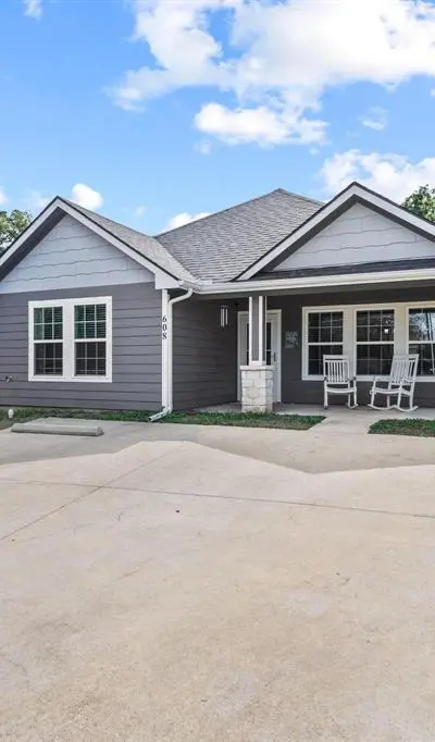 608 E Shepherd Street, Denison TX 75021
