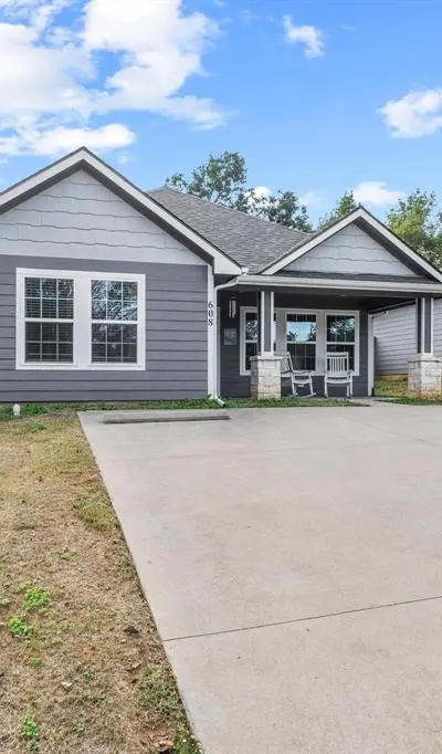 608 E Shepherd Street, Denison TX 75021 - Photo 2