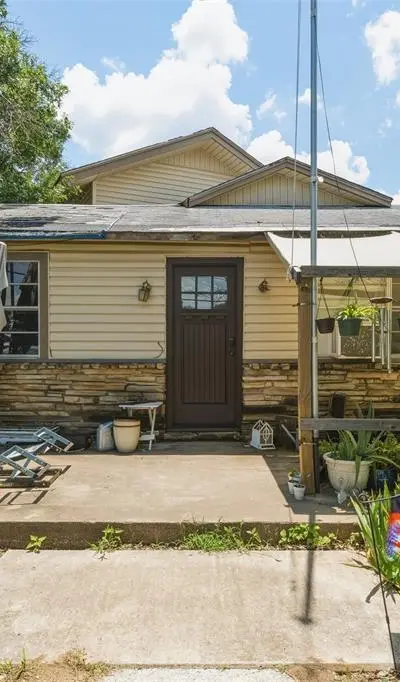 320 Beverly Road, Azle TX 76020 - Photo 2