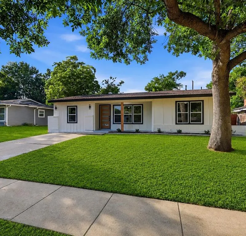 2109 Hedgerow Street, Arlington TX 76010