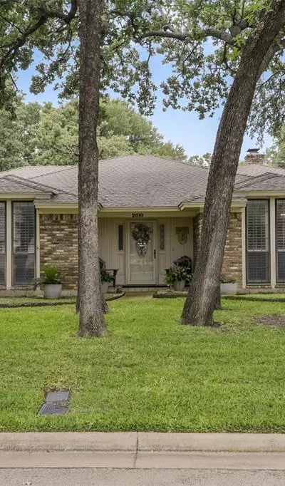 2010 Surrey Oaks Drive, Arlington TX 76006