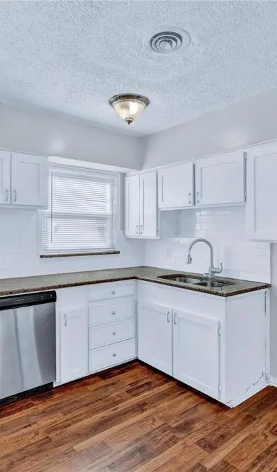4208 Huckleberry Circle, Dallas TX 75216