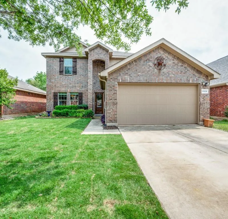 8924 Holliday Lane, Aubrey TX 76227