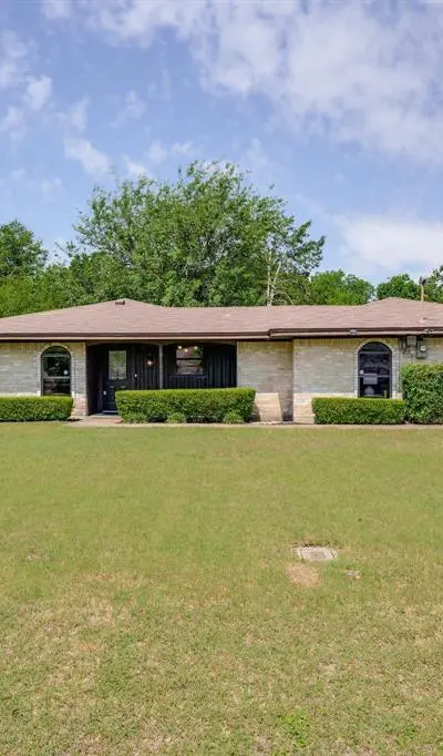 215 N Casa Grande Circle, Duncanville TX 75116