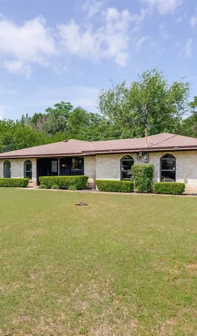 215 N Casa Grande Circle, Duncanville TX 75116 - Photo 2