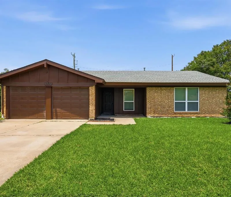 1909 Schumac Lane, Bedford TX 76022