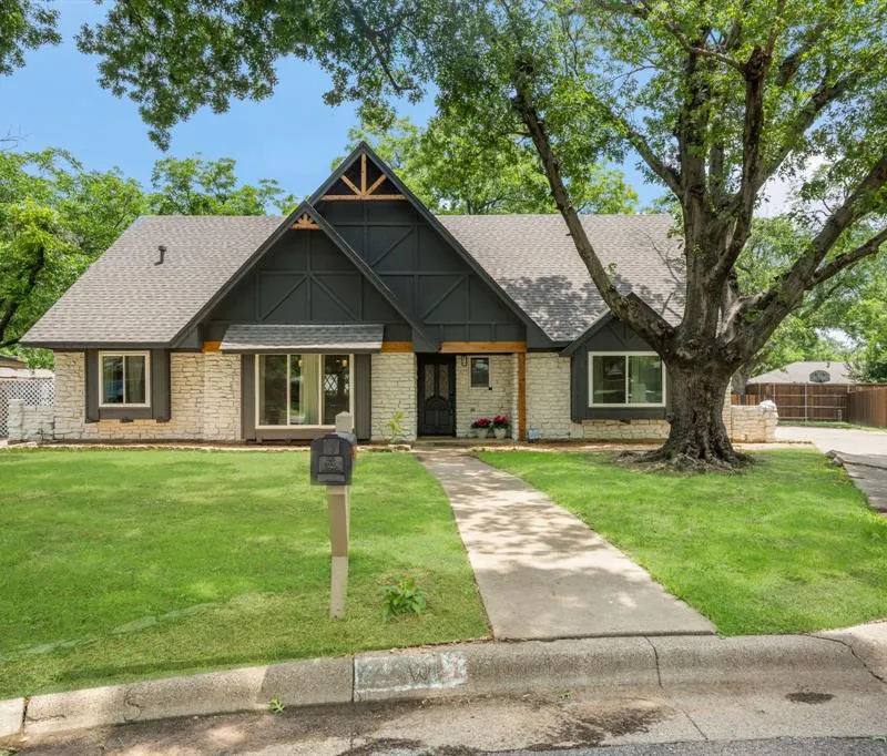 2911 Kircaldy Court, Arlington TX 76015