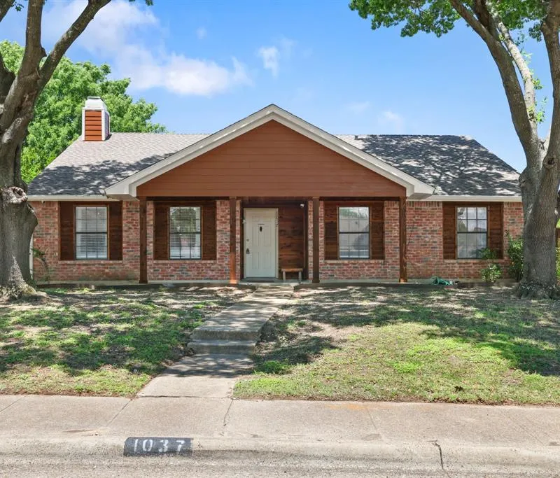 1037 Whitewater Trail, DeSoto TX 75115