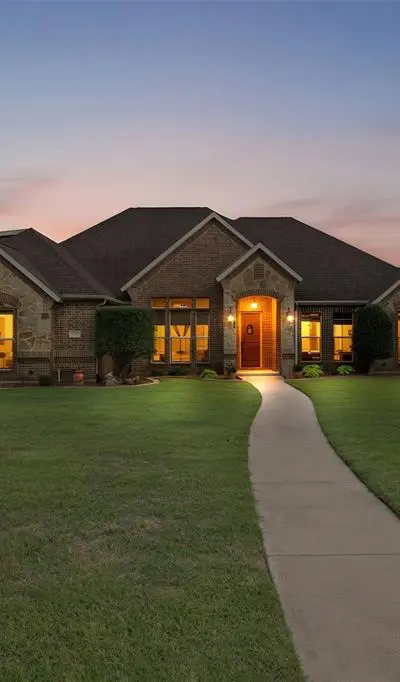 8230 Glenwick Drive, Waxahachie TX 75167 - Photo 2