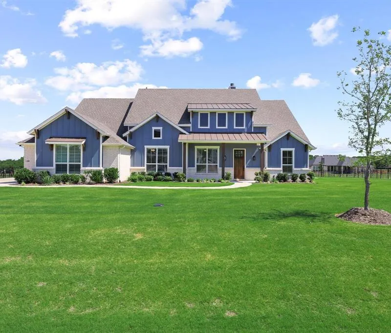 180 Waterview Drive, Gunter TX 75058