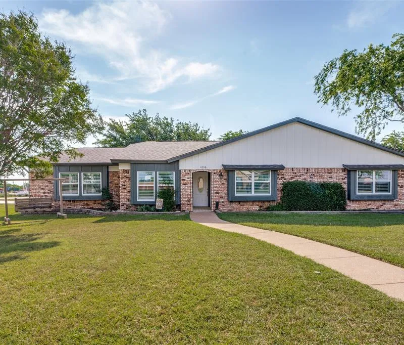 4316 Jennifer Lane, Crowley TX 76036