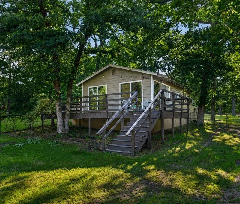1001 Leaning Oak Drive, Tool TX 75143