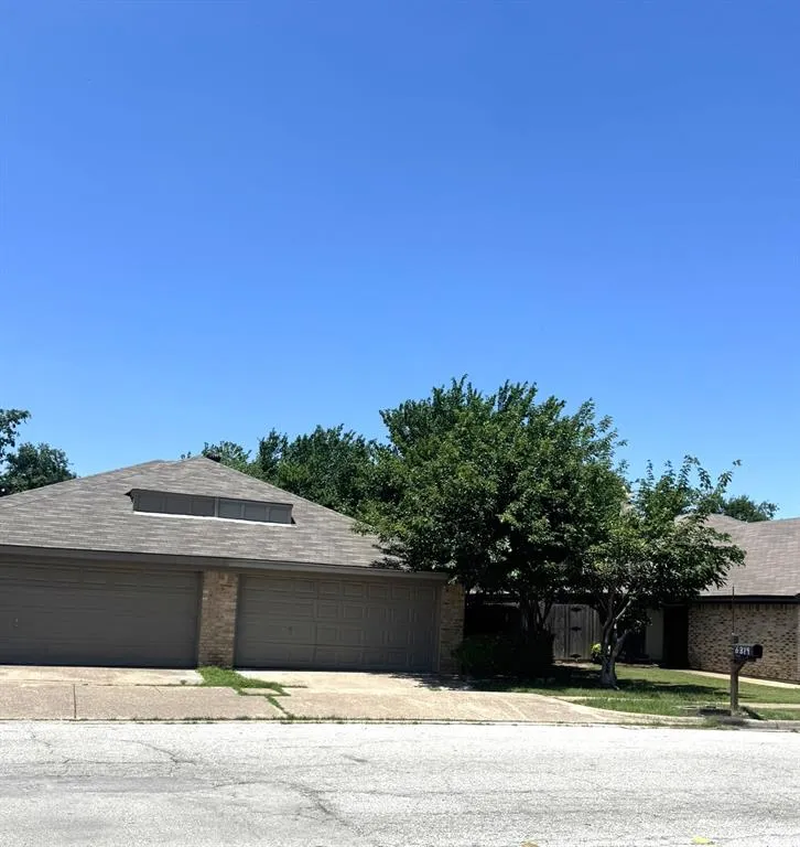 6319 Holiday Lane, North Richland Hills TX 76182