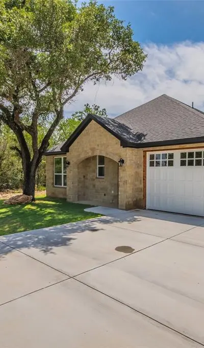 2719 Sycamore Court, Granbury TX 76048 - Photo 2