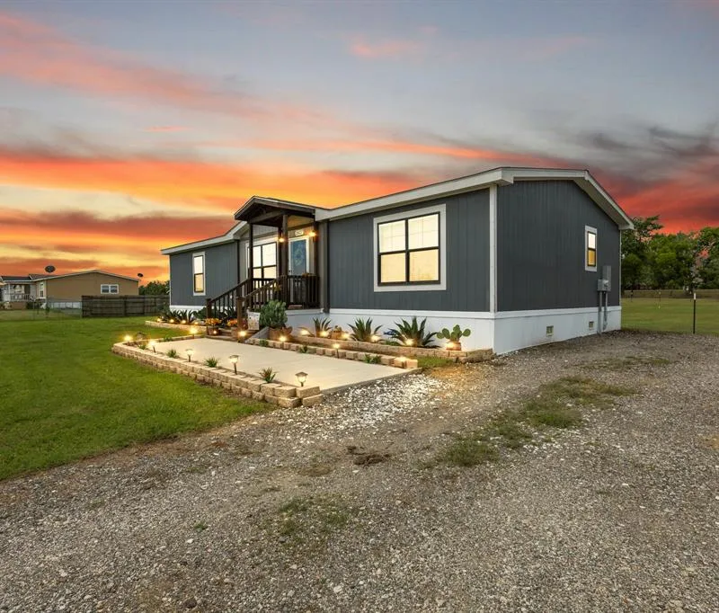 2827 Grays Prairie Lane, Scurry TX 75158