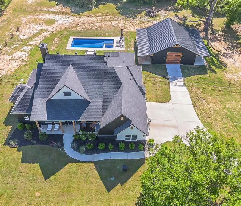 505 N Saddle Horn Court, Weatherford TX 76087