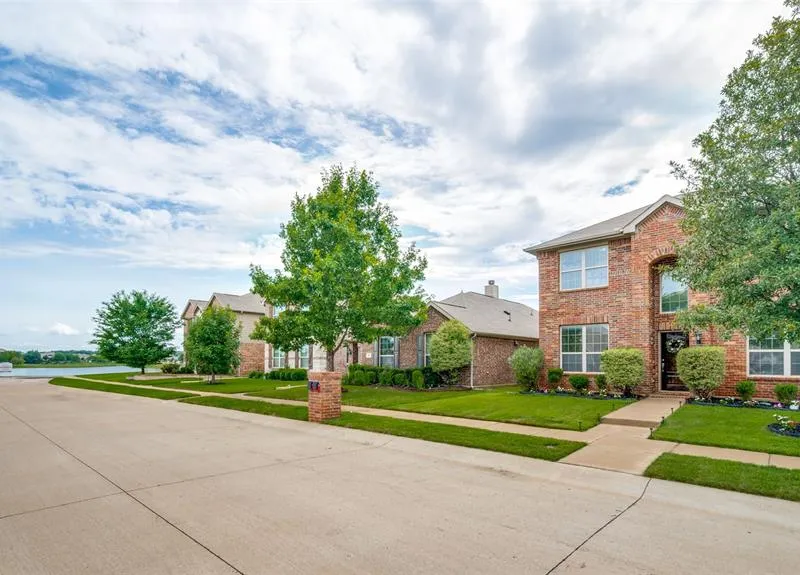 612 Wounded Knee Drive, Aubrey TX 76227