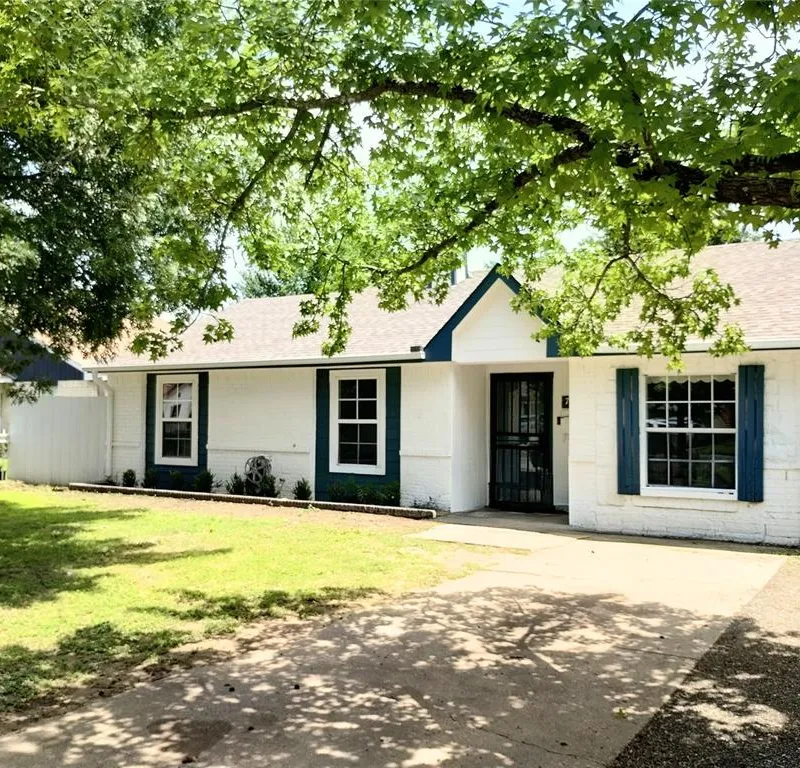 704 Manhattan Drive, Dallas TX 75217