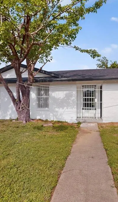 301 Stoneport Drive, Dallas TX 75217 - Photo 2