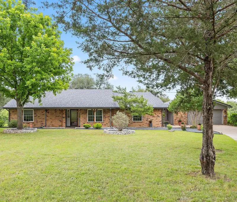 410 De La Cruz Street, Weatherford TX 76085
