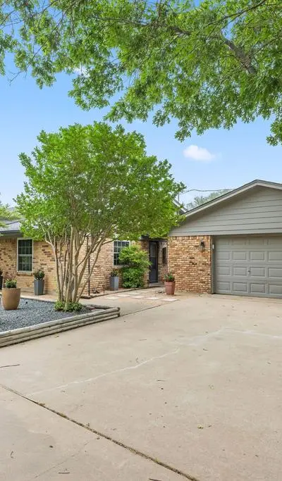 410 De La Cruz Street, Weatherford TX 76085 - Photo 2