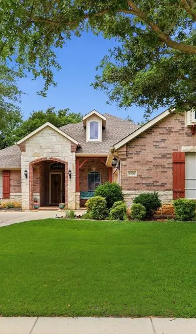 8106 Summerleaf Drive, Arlington TX 76001 - Photo 2
