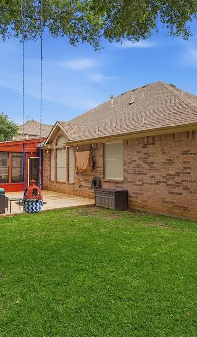 8106 Summerleaf Drive, Arlington TX 76001 - Photo 3