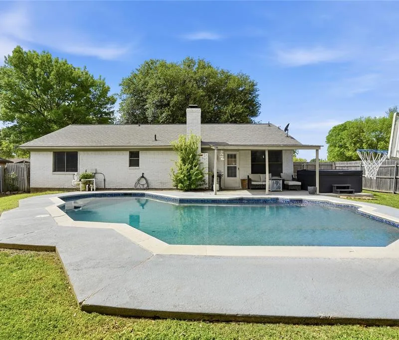 1701 Tobie Layne Street, Benbrook TX 76126