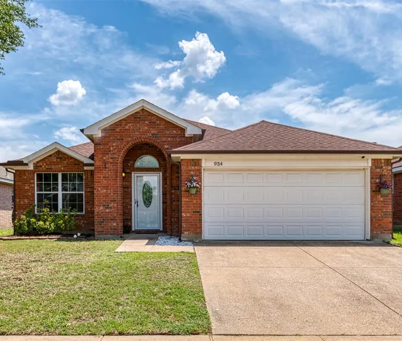 934 Plumeria Drive, Arlington TX 76002