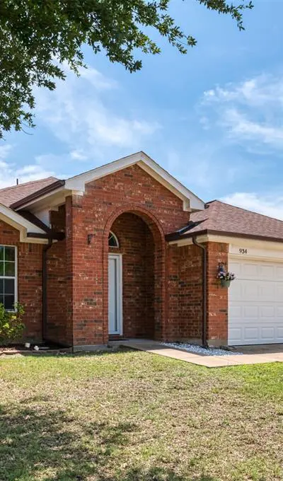 934 Plumeria Drive, Arlington TX 76002 - Photo 2