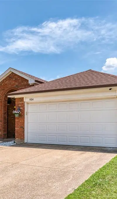 934 Plumeria Drive, Arlington TX 76002 - Photo 3