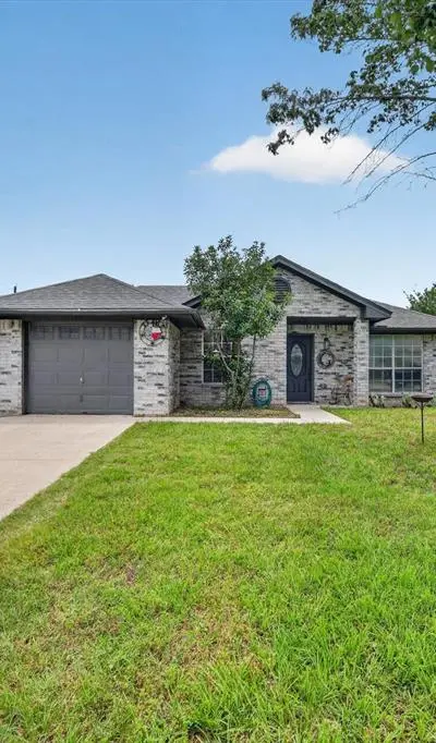724 Oak Park Drive, Azle TX 76020