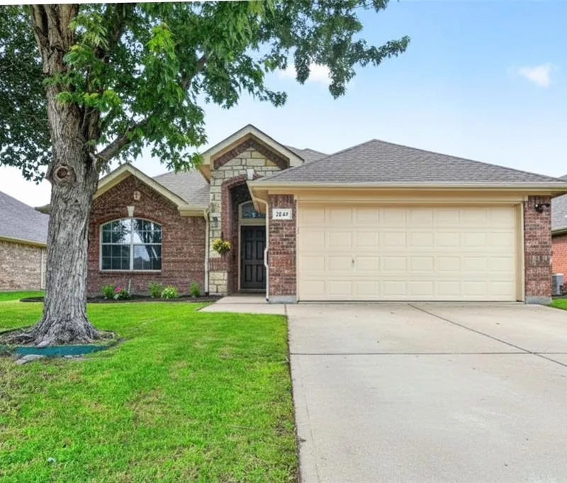 1347 Lake Forest Drive, Grand Prairie TX 75052