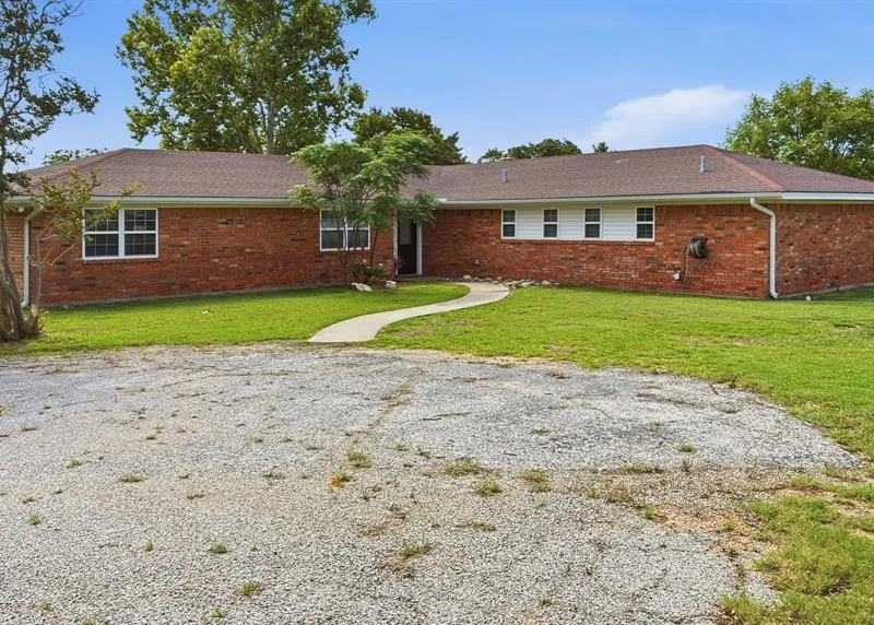 593 County Road 4680, Boyd TX 76023