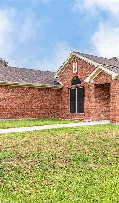 7427 Fossil Creek Drive, Arlington TX 76002 - Photo 3