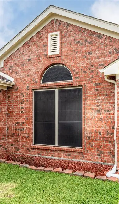 7427 Fossil Creek Drive, Arlington TX 76002 - Photo 4