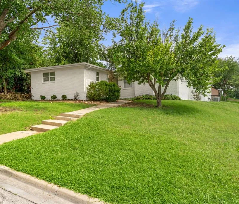 3313 Bilglade Road, Fort Worth TX 76133